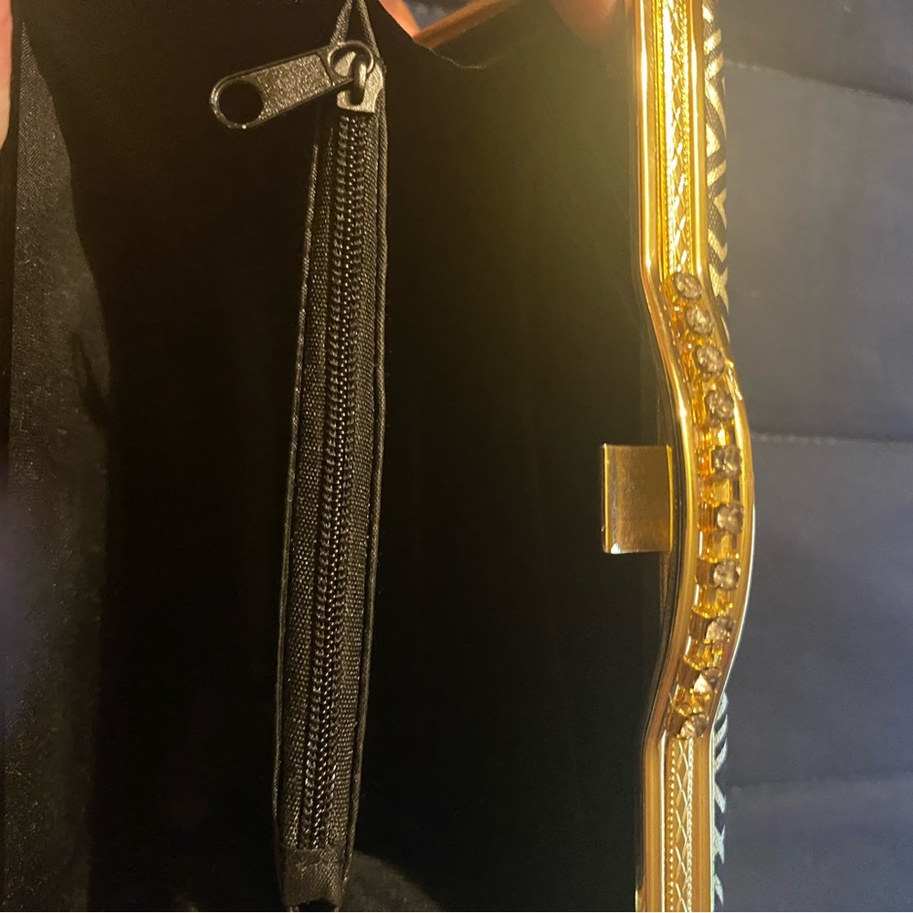 Elegant Gold and Black Geometric Handbag - Picture 6 of 7